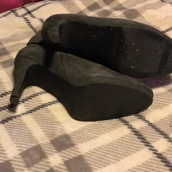 Tahari grey suede heeled boots - Picture 6 of 6